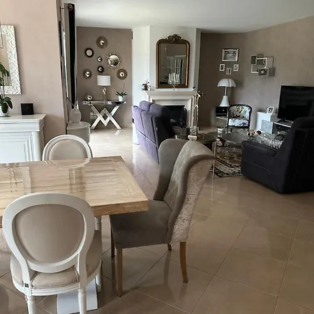 Δωμάτια σε οικογενειακή κατοικία Loue Pour Manifestation Circuit Des 24H 4 Chambres De Standing Dans Un Ecrin De Verdure