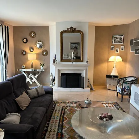 Loue Pour Manifestation Circuit Des 24H 4 Chambres De Standing Dans Un Ecrin De Verdure Habitación en casa particular Yvré-lʼÉvêque