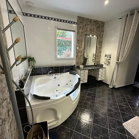 Loue Pour Manifestation Circuit Des 24H 4 Chambres De Standing Dans Un Ecrin De Verdure Yvré-lʼÉvêque