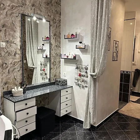 Δωμάτια σε οικογενειακή κατοικία Loue Pour Manifestation Circuit Des 24H 4 Chambres De Standing Dans Un Ecrin De Verdure Yvré-lʼÉvêque