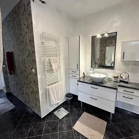 Δωμάτια σε οικογενειακή κατοικία Loue Pour Manifestation Circuit Des 24H 4 Chambres De Standing Dans Un Ecrin De Verdure