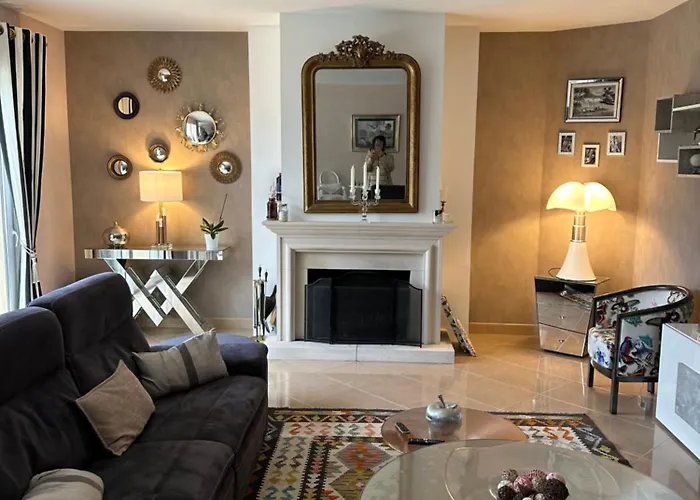 Loue Pour Manifestation Circuit Des 24H 4 Chambres De Standing Dans Un Ecrin De Verdure Habitación en casa particular Yvré-lʼÉvêque