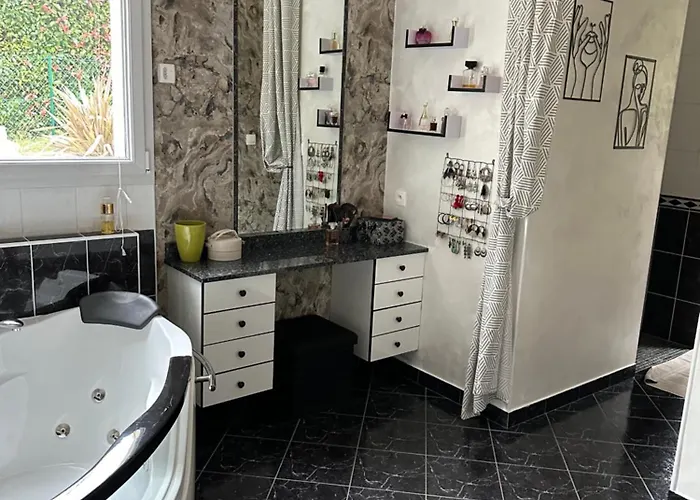 Loue Pour Manifestation Circuit Des 24h 4 De Standing Dans Un Ecrin De Verdure