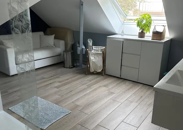 Habitación en casa particular Loue Pour Manifestation Circuit Des 24H 4 Chambres De Standing Dans Un Ecrin De Verdure