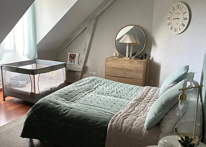 Loue Pour Manifestation Circuit Des 24H 4 Chambres De Standing Dans Un Ecrin De Verdure Habitación en casa particular Yvré-lʼÉvêque