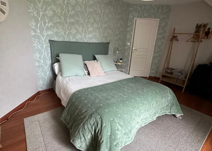 Habitación en casa particular Loue Pour Manifestation Circuit Des 24H 4 Chambres De Standing Dans Un Ecrin De Verdure